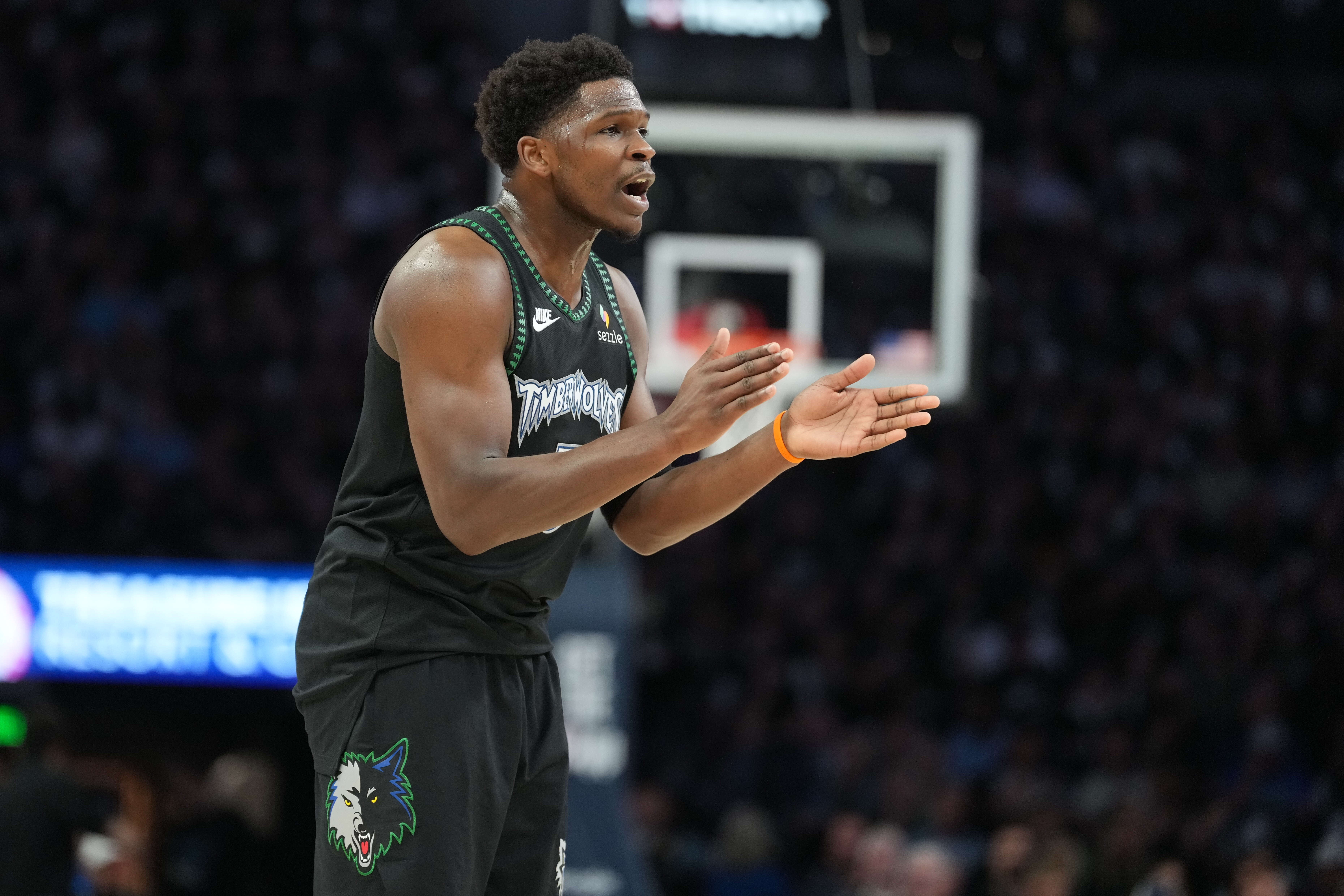 Windhorst：爱德华兹对森林狼阵容存疑 要求管理层回应