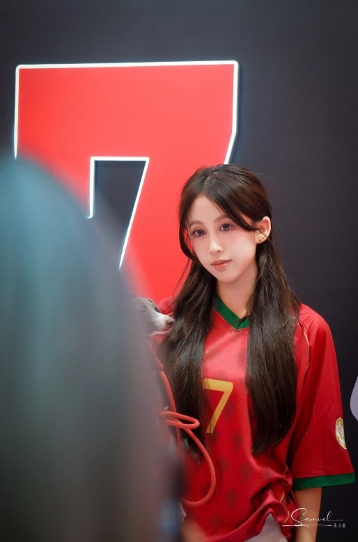 韦世豪潮牌快闪店成都开业 蓉城多名队友现场捧场 韦世豪潮牌快闪店成都开业 蓉城多名队友现场捧场