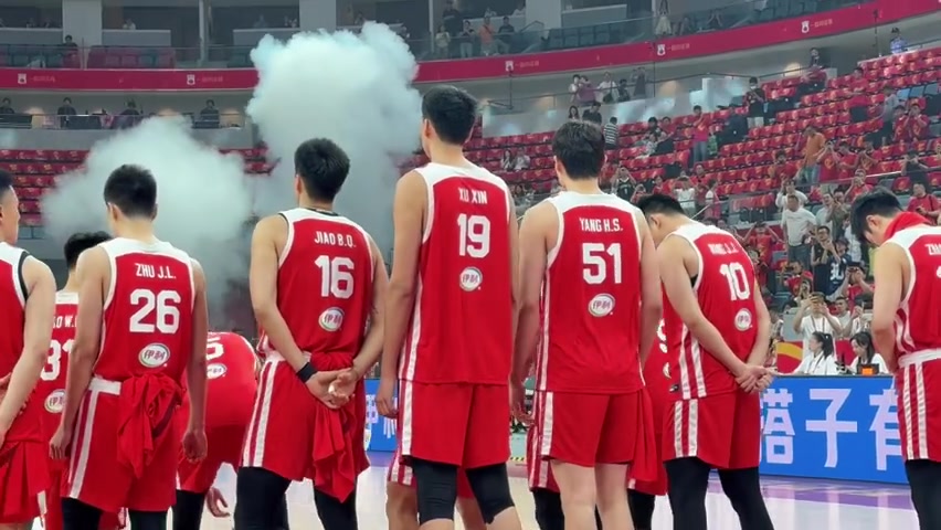 杨瀚森回归首秀7分8篮板 中国男篮险胜荷兰
