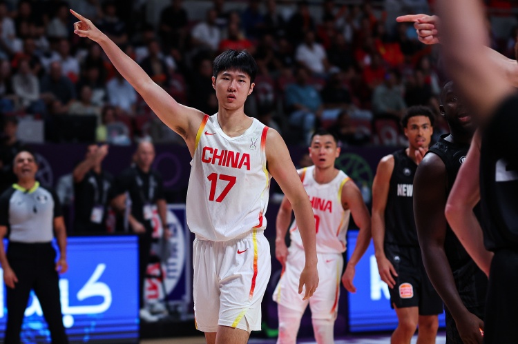 赵嘉义半场7分2板,中国男篮领先喀麦隆6分