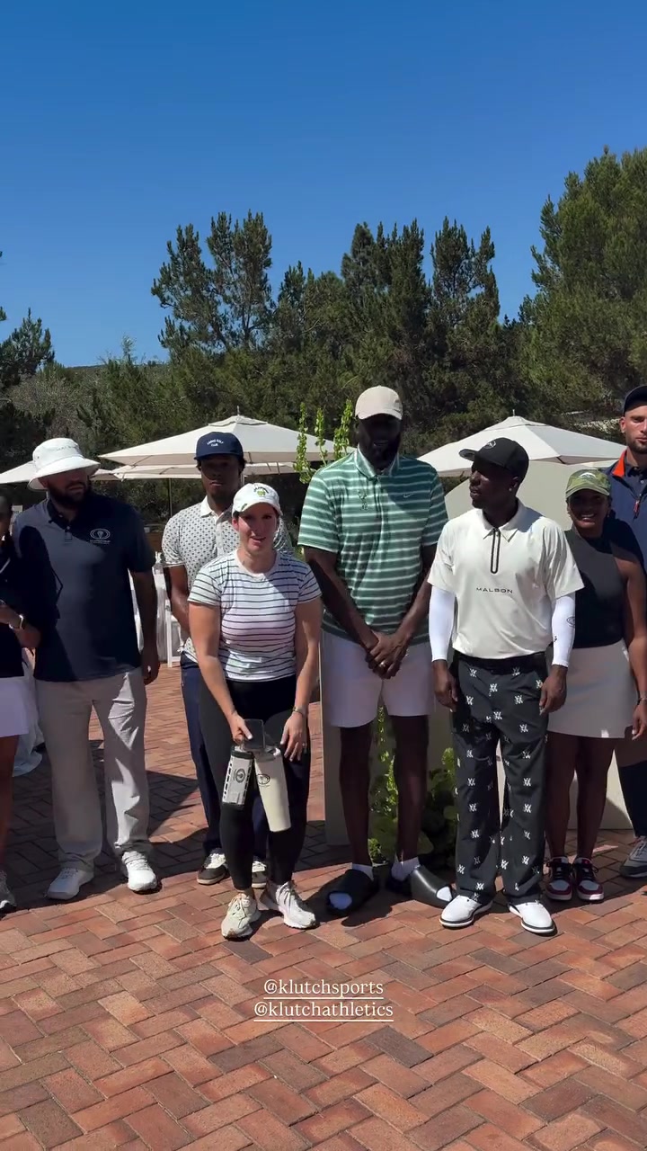 公司团建!Klutch举行高尔夫杯赛 詹姆斯浓眉追梦拉文等人大合影 公司团建!Klutch举行高尔夫杯赛 詹姆斯浓眉追梦拉文等人大合影