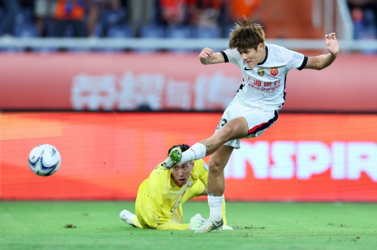 上海海港客场3-0战胜山东泰山,晋级足协杯四强 上海海港客场3-0战胜山东泰山,晋级足协杯四强