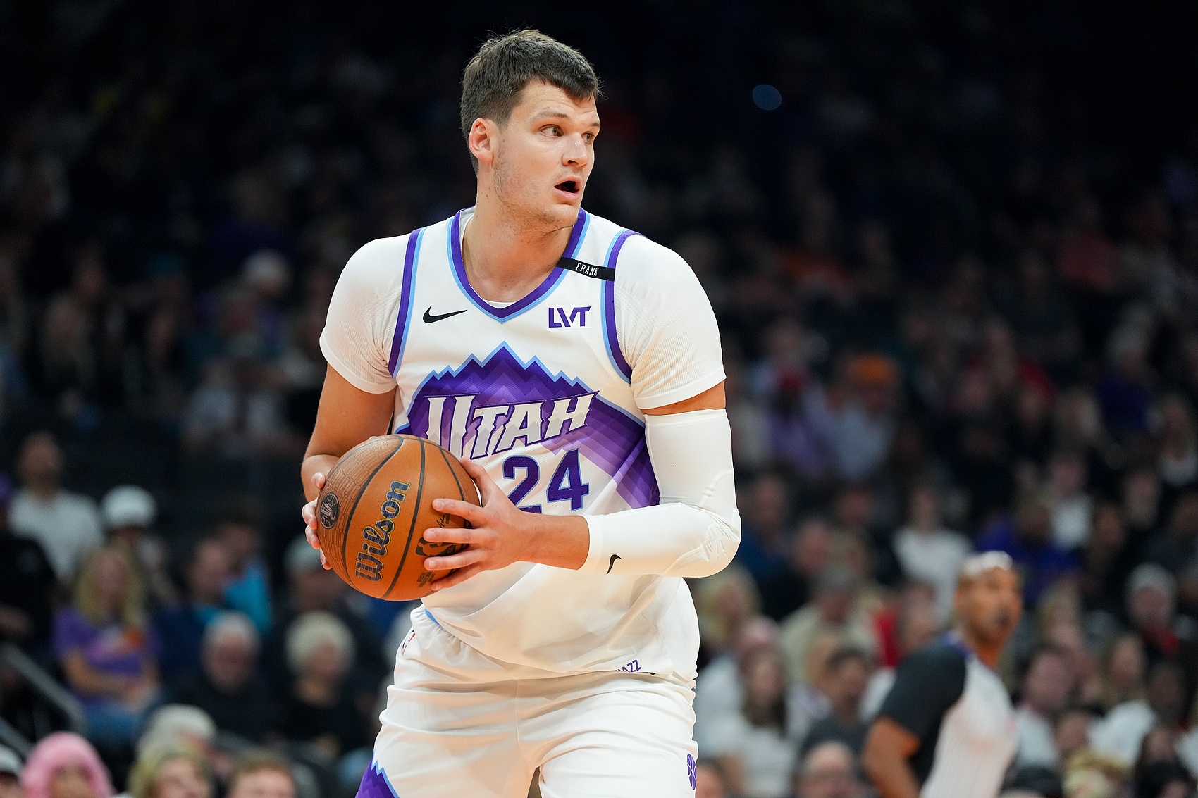 媒体人:凯斯勒护筐的限制命中率高居NBA第三 仅次于文班和切特 媒体人:凯斯勒护筐的限制命中率高居NBA第三 仅次于文班和切特