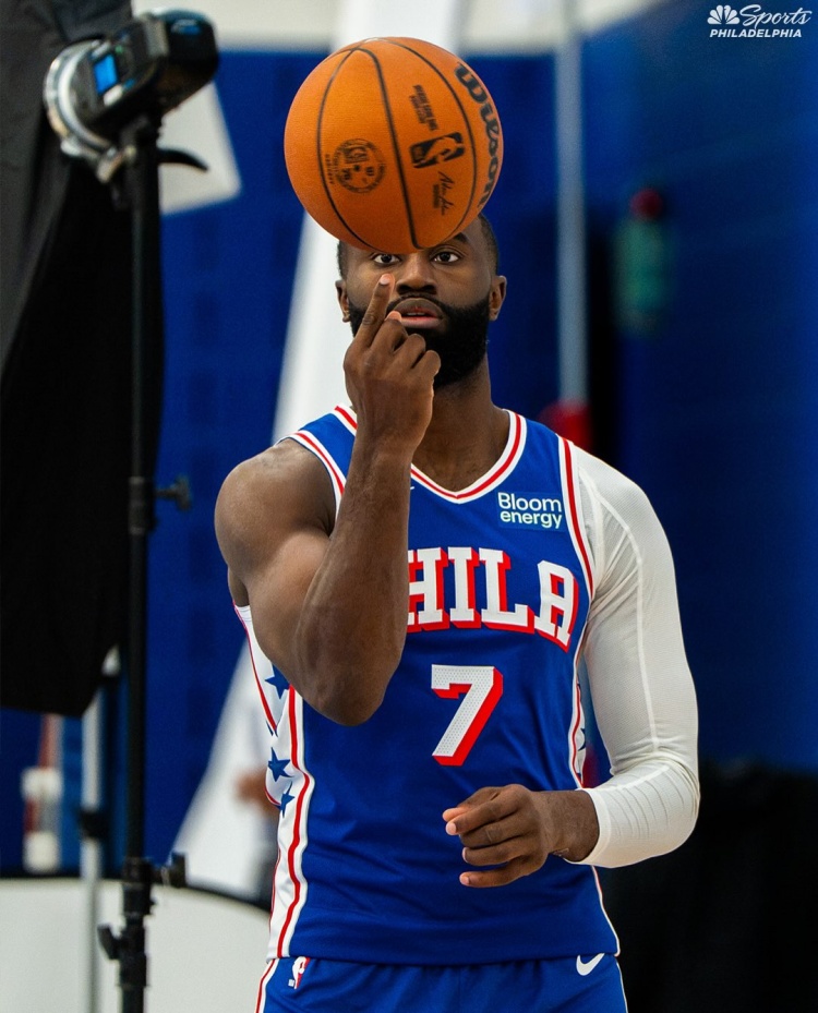 梦幻阵容！NBC费城分台发布76人媒体日图集：现在感觉真实了吗？